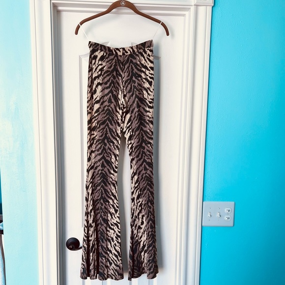 ❌SOLD❌ Spell & the Gypsy Vintage Hendrix Bells - Picture 5 of 10